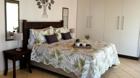 Luxury apartment with pool 2min to beach